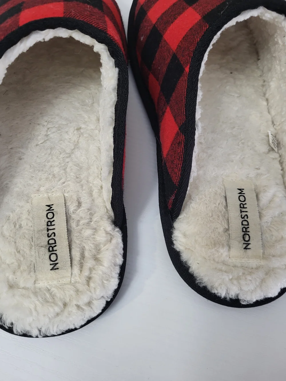 Nordstrom Mens Red and Black Buffalo Plaid Fleece-Lined Slippers Sz Large